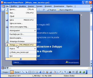 Aprire la presentazione in Microsoft PowerPoint e premere File-Stampa... nel menu principale dell'applicazione.